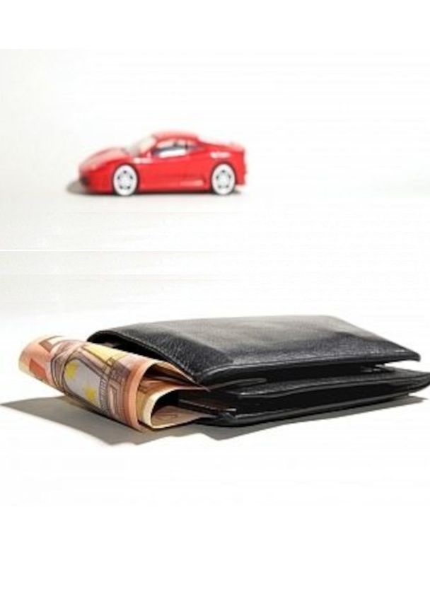 Brieftasche und Auto finanzmakler-web.de